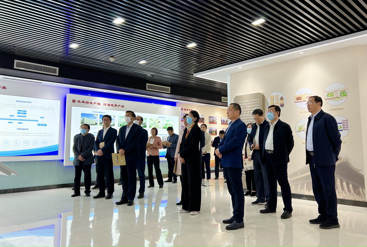 省人大常委會(huì)委員、副秘書長徐清蒞臨孔府制藥調(diào)研